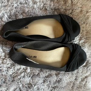 American Eagle Size 12W black knotted flat